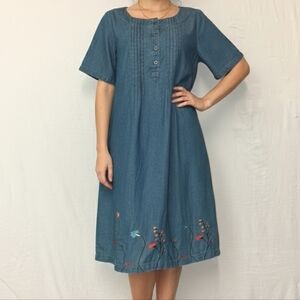The  Vermont Country Store Sz L Chic Denim Embroidered Midi Dress